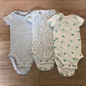 Set of 3 NB Carters Baby Onesies Dinosaur 🦕